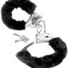 Меховые чёрные наручники Beginner's Furry Cuffs