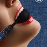 Черный кляп-шарик With Roughend Denim Straps с синими джинсовыми ремешками