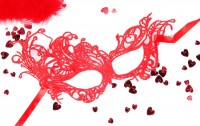 Красная ажурная текстильная маска Марго