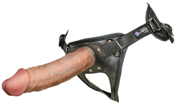 Насадка-фаллоимитатор на кожаных трусиках Harness Ultra Realistic 8" - 20 см.
