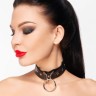 Короткий черный чокер из экокожи с металлическим кольцом
