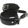 Черные оковы ANKLE CUFFS WITH CONNECTION STRAP
