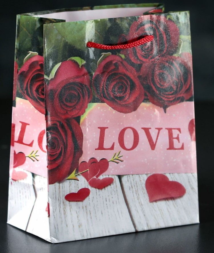 Маленький подарочный пакет "Love" - 15 х 12 см.
