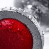 Большая серебристая анальная втулка с красным кристаллом - 8,5 см.